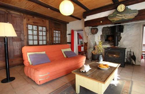 Jullianges House | Gîte chaleureux entre festivals, nature et confort avec wifi à Jullianges - FR-1-582-237