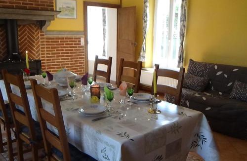 Leval House | Gîte champêtre avec cuisine équipée, WIFI et grande cour privée - FR-1-510-175
