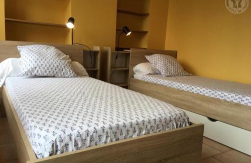 Leval House | Gîte champêtre avec cuisine équipée, WIFI et grande cour privée - FR-1-510-175