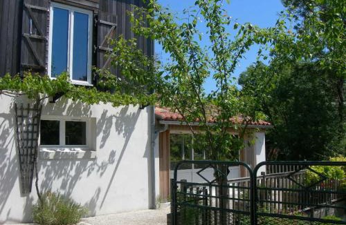 Damvix House | Gîte charmant au bord de l'eau avec canoës, terrasse et jardin à Damvix, au cœur du Marais Poitevin. - FR-1-426-354