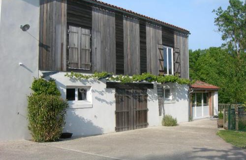 Damvix House | Gîte charmant au bord de l'eau avec canoës, terrasse et jardin à Damvix, au cœur du Marais Poitevin. - FR-1-426-354