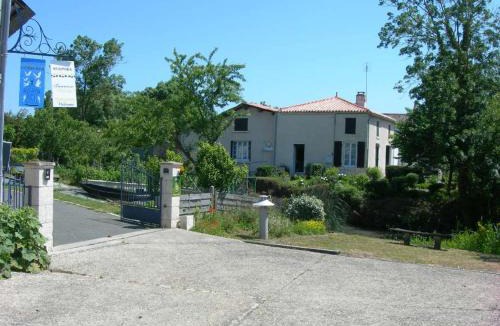 Damvix House | Gîte charmant au bord de l'eau avec canoës, terrasse et jardin à Damvix, au cœur du Marais Poitevin. - FR-1-426-354