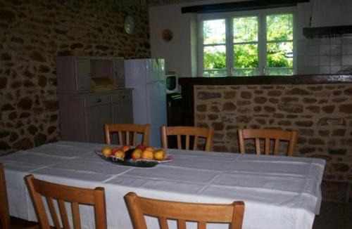 Joue-l'Abbe House | Gîte charmant avec cheminée, jardin privé et 3 chambres dans un ancien corps de ferme - FR-1-410-128