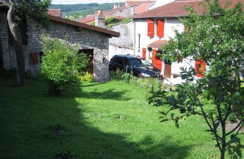 Tonnoy House | Gîte Charmant avec Cheminée, Terrasse et Stationnement - Proche Nancy et Moselle - FR-1-584-50