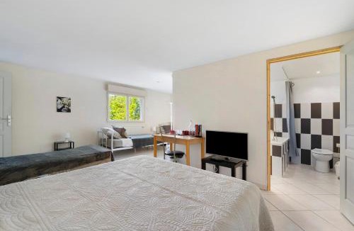 Cholet Apartment | Gîte Chez Gwen et Flo avec Jardin