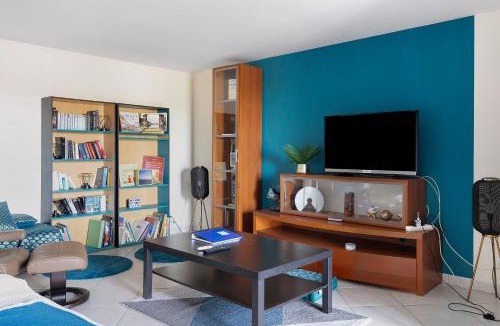Cholet Apartment | Gîte Chez Gwen et Flo avec Jardin