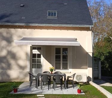 Valencay House | Gîte climatisé VILLA ESPERANZA à Valençay 2 à 5 personnes à 200 m du château proche zoo de Beauval et châteaux de la Loire