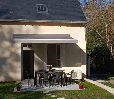 Valencay House | Gîte climatisé VILLA ESPERANZA à Valençay 2 à 5 personnes à 200 m du château proche zoo de Beauval et châteaux de la Loire
