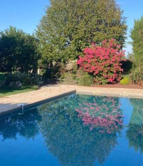 Bouge-Chambalud House | Gîte cocooning climatisé avec piscine et animaux