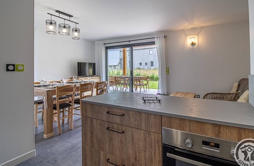 Campan Cottage | Gîte-Comfort-Mobility bath-Mountain view-PMR
