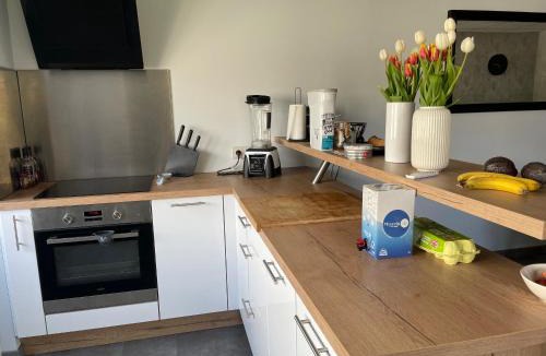 La Suze-sur-Sarthe House | Gîte confortable avec piscine, parking et Wi-Fi à La Suze-sur-Sarthe - FR-1-410-399