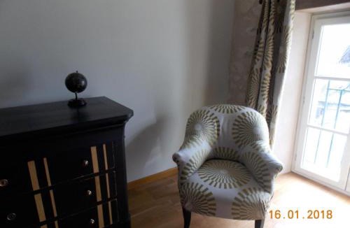 Huismes House | Gîte confortable à Huismes, proche de Chinon avec cour fermée - FR-1-381-370