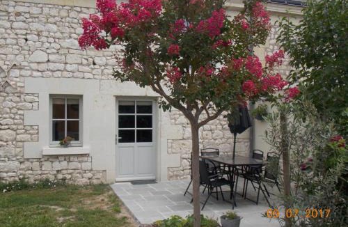 Huismes House | Gîte confortable à Huismes, proche de Chinon avec cour fermée - FR-1-381-370
