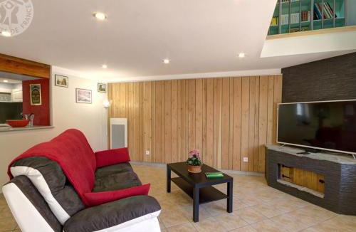 Champoly House | Gîte confortable avec jardin et terrasse privée - FR-1-496-171