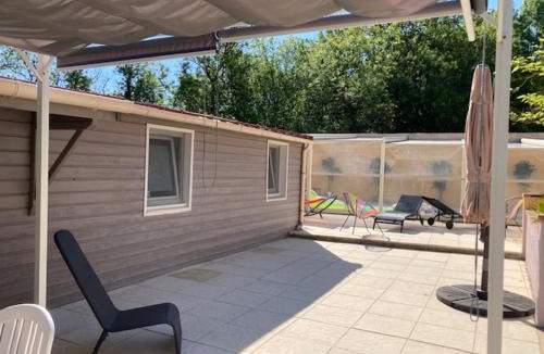 Saint-Jean-de-Boiseau Apartment | Gîte COQUELICOT F2 avec piscine et SPA