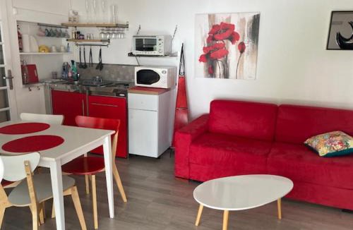 Saint-Jean-de-Boiseau Apartment | Gîte COQUELICOT F2 avec piscine et SPA