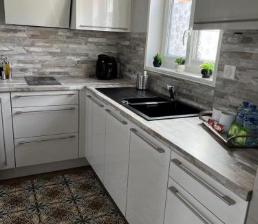Lestrem Apartment | Gîte Cosy Avec piscine Chauffée 6 personnes
