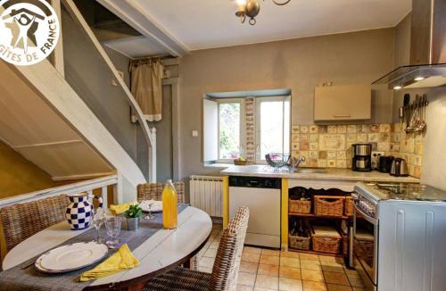 Montbrison House | Gîte cosy pour 2 avec jardin et cheminée à Montbrison - FR-1-496-158
