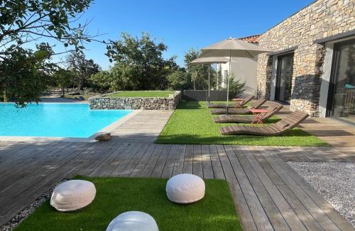 Cazevieille House | Gîte d'exception 4étoiles "La Villa du Pic St Loup"