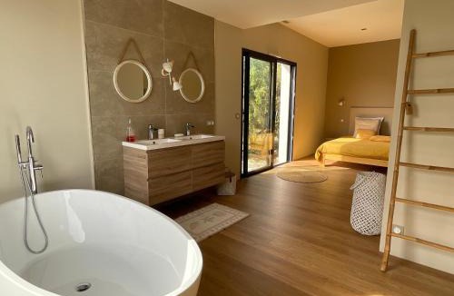 Cazevieille House | Gîte d'exception 4étoiles "La Villa du Pic St Loup"