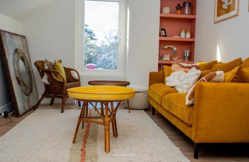 Bourroches Apartment | Gîte dans une ancienne ferme avec grande terrasse et piscine