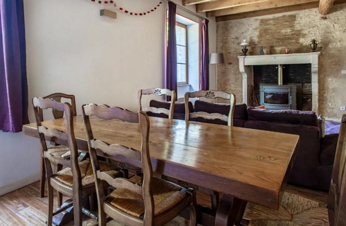 Saint-Sulpice-de-Ruffec House | Gîte De Chez Chenon