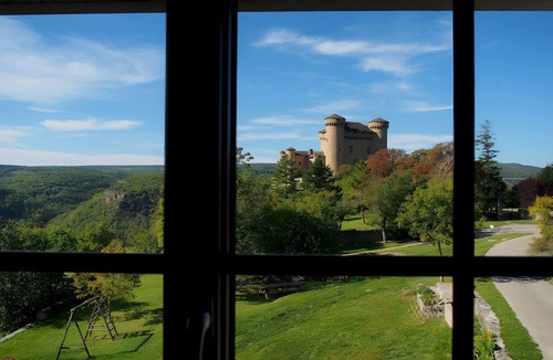 Compeyre House | Gîte de Cabrières: Private Terrace, Private Garden, and Wi-Fi