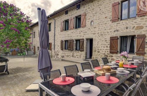 Chalmazel-Jeansagniere House | Gîte de charme, 3 chambres, jardin, ping-pong - FR-1-496-253