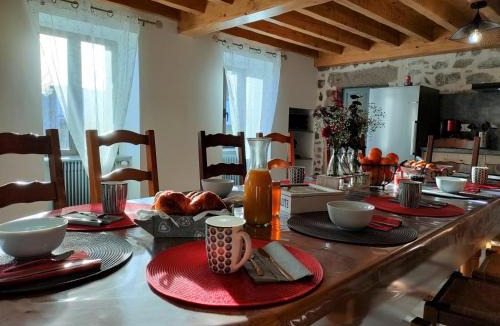 Chalmazel-Jeansagniere House | Gîte de charme, 3 chambres, jardin, ping-pong - FR-1-496-253