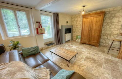 La Chapelle-sur-Loire House | Gîte de charme à La Loire : Balnéo, Jardin, Parking - FR-1-381-526