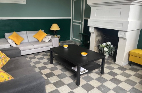Le-Petit-Pressigny House | Gîte de Charme, Gîte de Lancienne Mairie Avec Atelier Dartiste