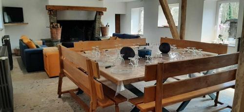 Clecy House | Gîte de charme -14 personnes - piscine chauffée - Clécy