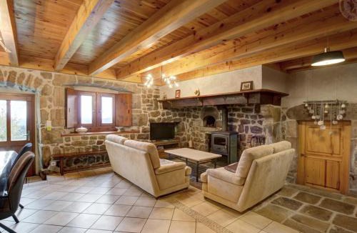 Montarcher House | Gîte de Charme 6 Pers avec Jardin Clos à Montarcher - FR-1-496-11