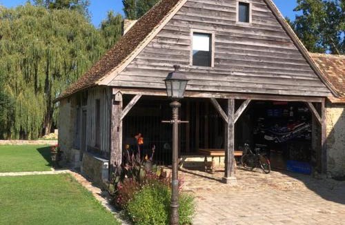Ballon-Saint-Mars House | Gîte de charme au bord de l'eau, à 30min du Mans, cadre paisible avec pêche et randonnées à proximité - FR-1-410-414