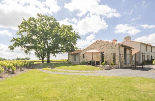 Chateau-Thebaud House | Gîte de charme avec piscine chauffée et WiFi - 2 chambres - FR-1-306-803