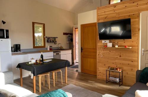 Arifat House | Gîte de Charme avec jacuzzi, Tarn Cascades, Randonnée, pêche, champignons