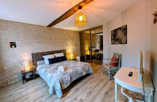 Aiguillon House | Gîte de charme avec piscine, Domaine du Baraillot