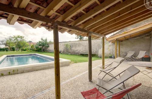 Saint-Germain-Laval House | Gîte de charme avec piscine, Wi-Fi et animaux acceptés - FR-1-496-26