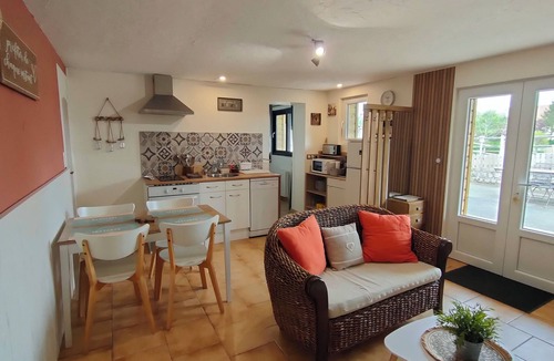Massy House | Gîte de Charme "Le Temps du Bonheur" Avec Piscine Privée, Couverte ET Chauffée