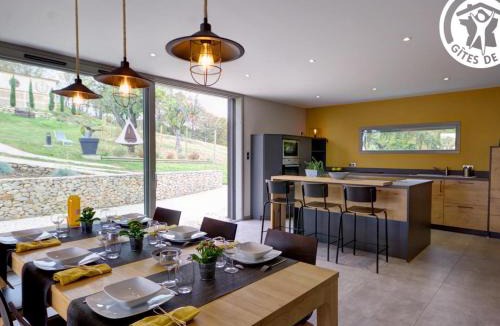 Montbrison House | Gîte de Charme pour 6 pers, Jardin & Étang privé - FR-1-496-157