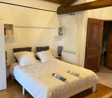 Lisle-sur-Tarn Apartment | gîte de Fontjalabert en campagne tout confort