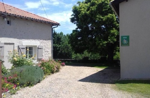 Champagne-Saint-Hilaire House | Gîte de Says - Champagne-saint-hilaire