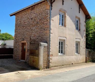 Saint-Maurice-de-Satonnay House | Gîte de la Grenouillette