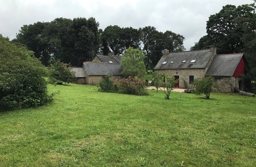 Saint-Nicolas-du-Pelem House | Gîte de Kergoubleau
