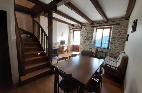 Lamaziere-Haute Apartment | Gîte de France à Lamazière-Haute 2 épis - Gîte de France 5 personnes MAE-9934