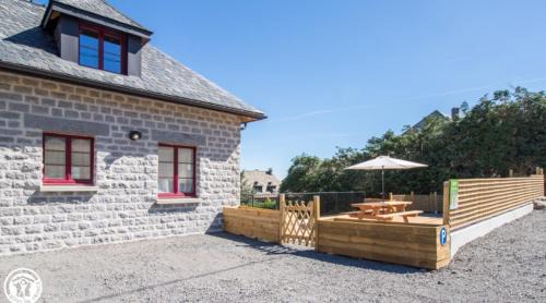 Besse-en-Chandesse House | Gîte de Granit GRIS
