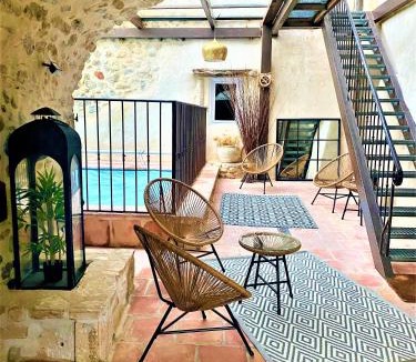 Vallon-Pont-d'Arc House | Gîte de groupe 19p-9ch OU 3 gîtes indépendants 6p-3ch - PATIO et PISCINE INTERIEURE CHAUFFEE TOUTE L'ANNEE