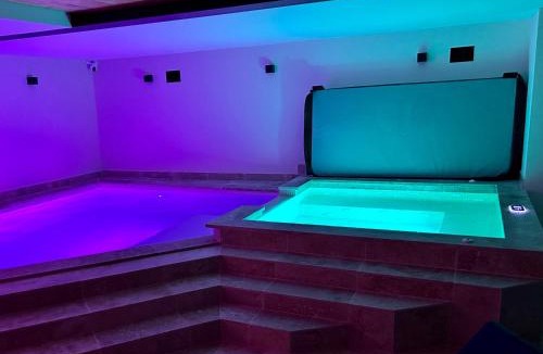 Vourey Villa | Gîte de groupe de caractère 12-14 pers avec jacuzzi - Ancien domaine de Chartreux