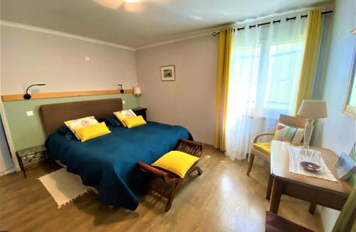 Villeneuve-de-Berg Bed & Breakfast | Gîte de groupe 15 à 19p, parc, salle de réception - CHAMBRES D'HOTES en semaine