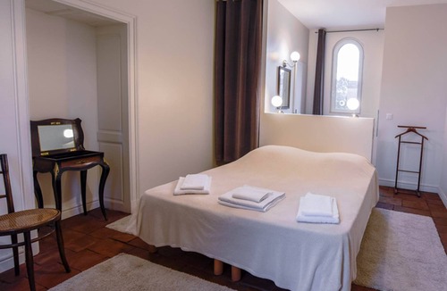 Castelsarrasin House | Gîte de groupe Manzana - sleeps 22
